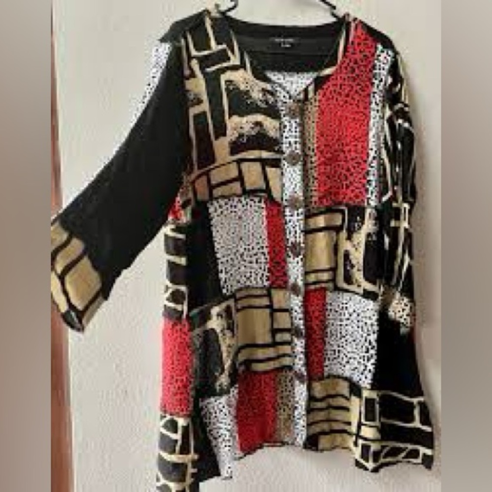 John Mark Mix Print V-Neck 3/4 Cuff Sleeve Button Front Geometric Tunic
Size M - Picture 5 of 10